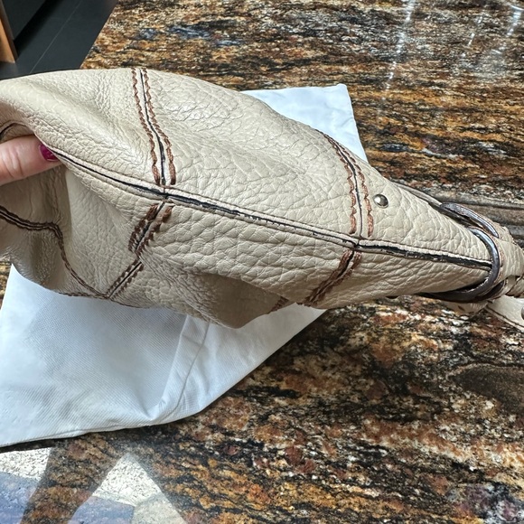 Cromia cream pebble leather Italian hobo excellent cond. - Picture 12 of 15